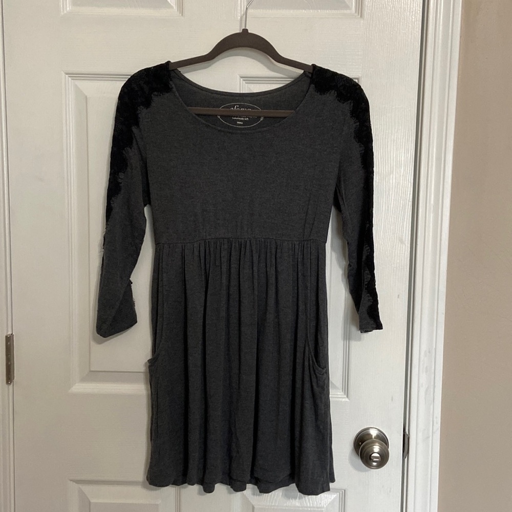 3/4 sleeve soma top with pockets